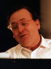 Charles Robin Broad am Klavier bei Schubert’s Brille
